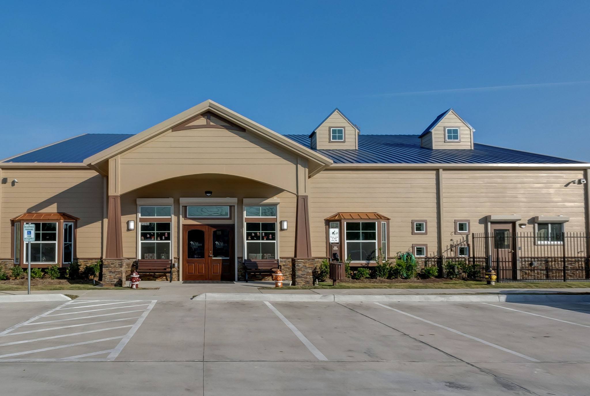 Front of Building - Houston, TX - Oak Forest Veterinary Hospital